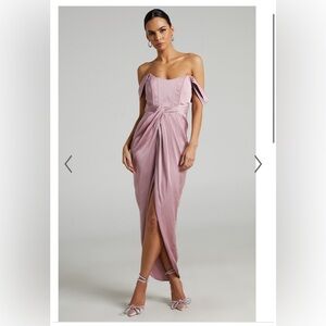 AZRAEL MIDI DRESS - TWIST FRONT STRAPLESS OFF SHOULDER SATIN DRESS IN BLUSH